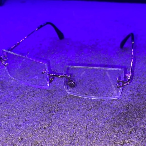 Glasses - Picture 1 of 2